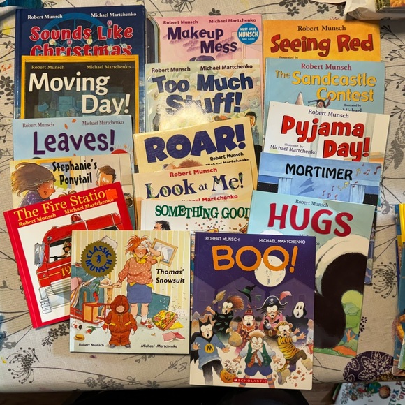 Lot of Robert Munsch books - Picture 1 of 1
